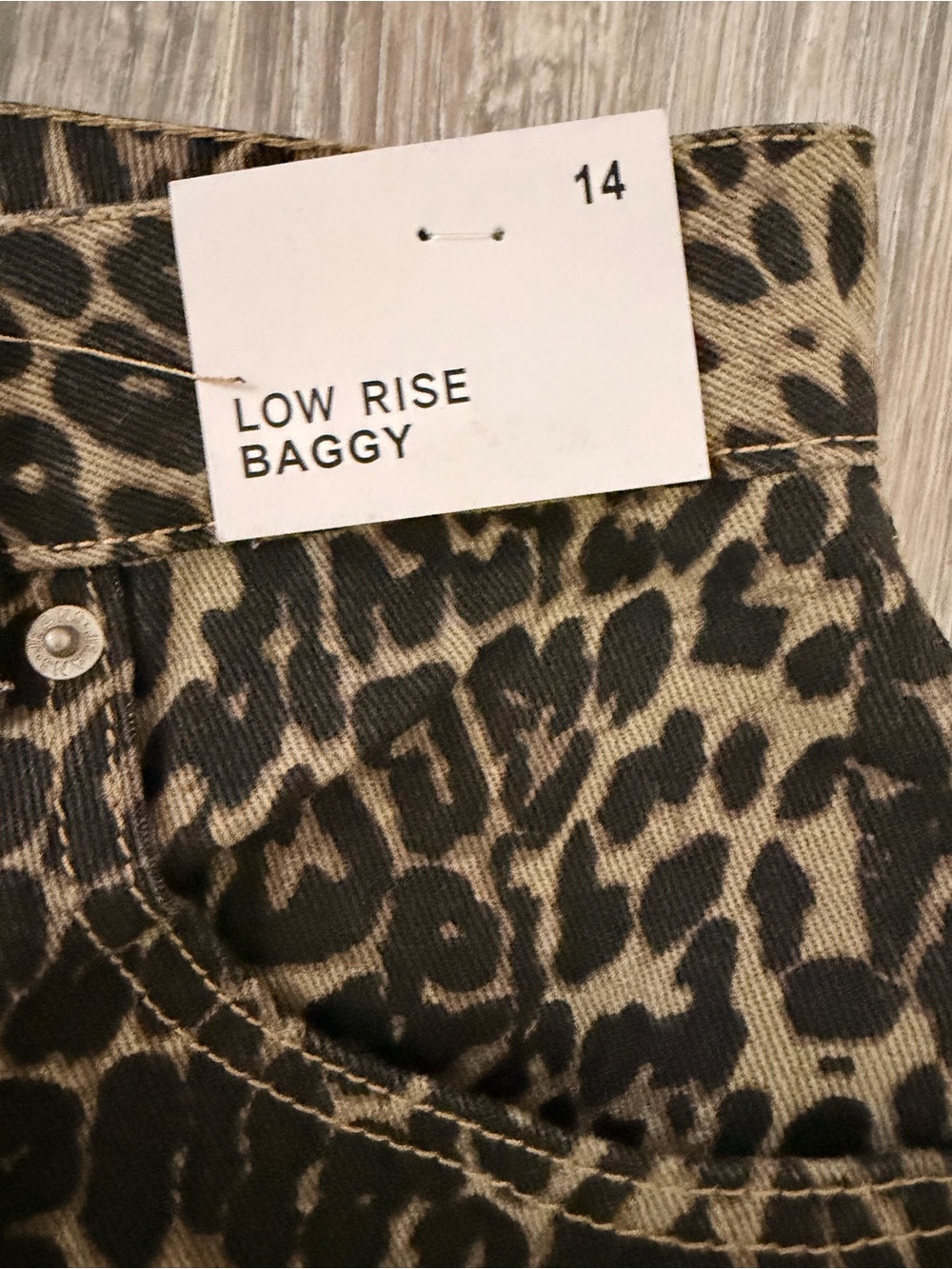 New Leopard Print Wide-Leg Baggt Women’s Jeans - Black & Tan Size 14 - Picture 3 of 4